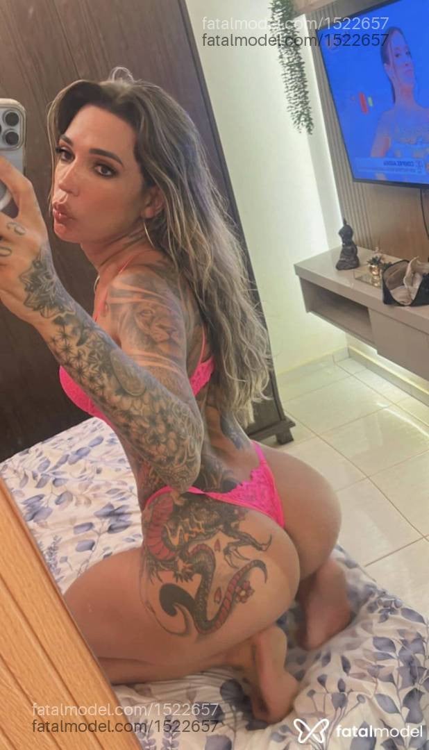 Acompanhante mulher trans loira (o) de olhos castanhos - Juliana novais