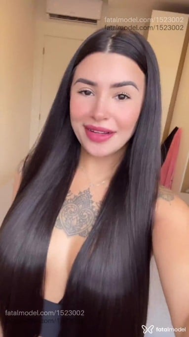 Acompanhante mulher com cabelo castanho de olhos castanhos - Hyyy