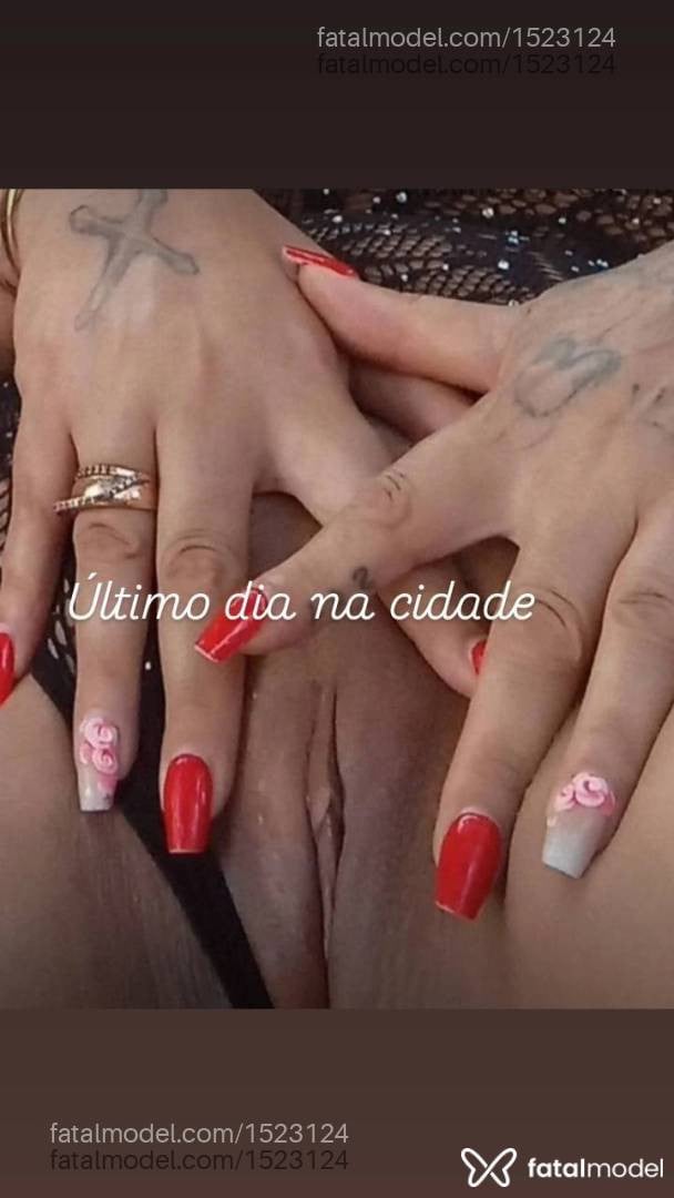 Acompanhante mulher morena (o) de olhos pretos - Débora