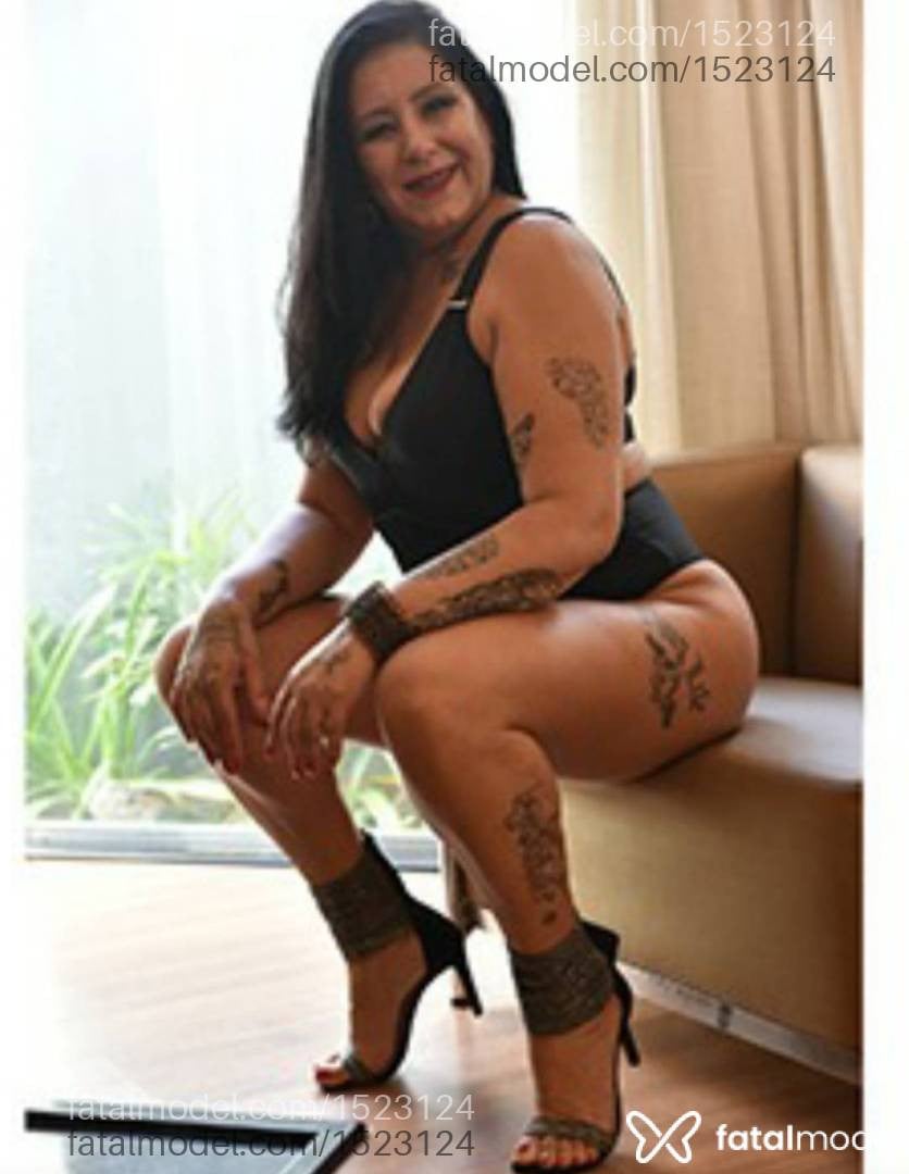 Acompanhante mulher morena (o) de olhos pretos - Débora
