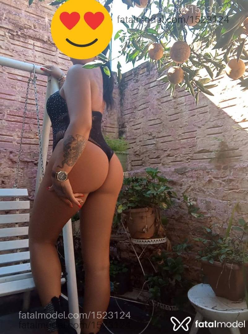 Acompanhante mulher morena (o) de olhos pretos - Débora