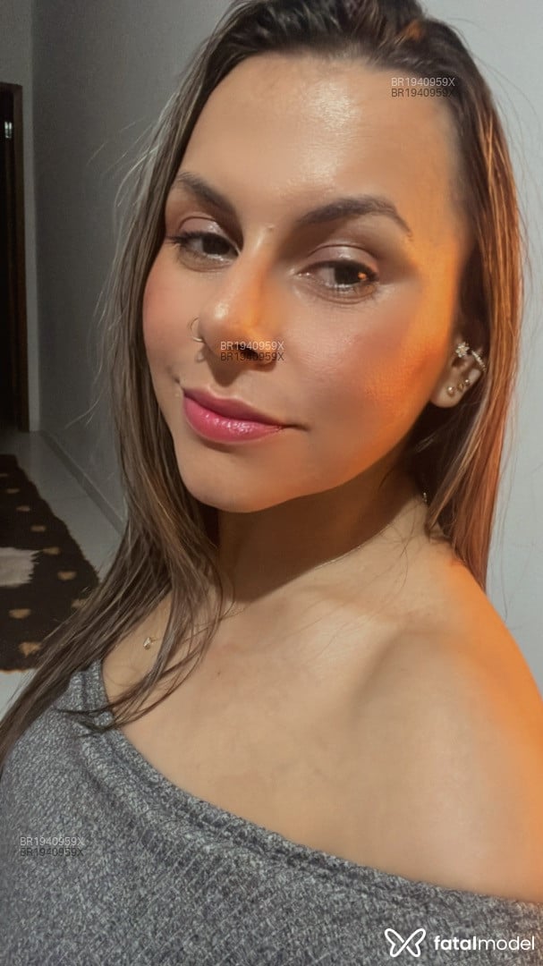 Acompanhante mulher com cabelo castanho de olhos castanhos em Leme - Thaytha