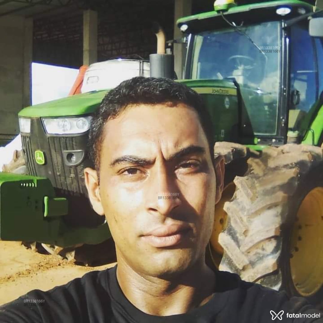 Acompanhante homem morena (o) de olhos castanhos em Paranaíba Acompanhante homem morena (o) de olhos castanhos em Paranaíba - Nilo