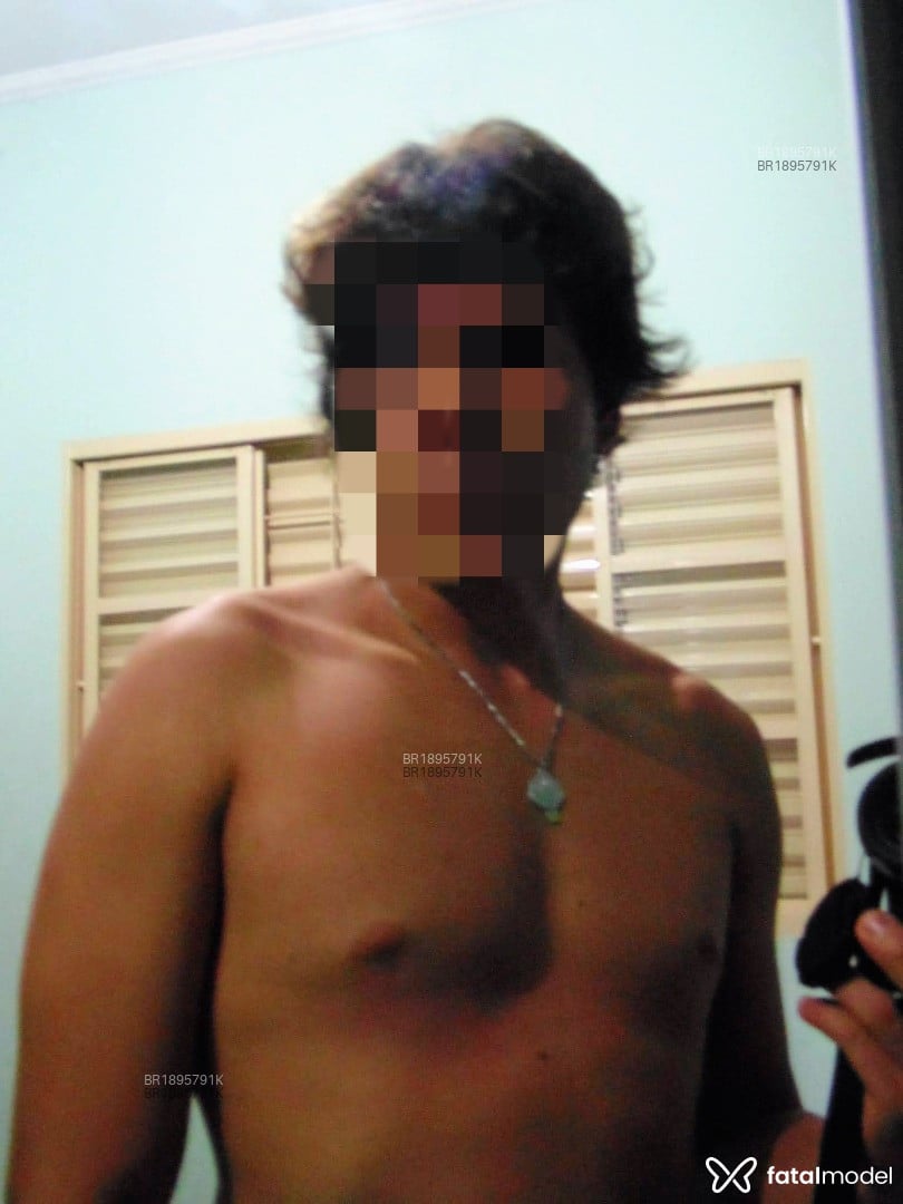 Acompanhante homem com cabelo castanho de olhos castanhos em Catanduva Acompanhante homem com cabelo castanho de olhos castanhos em Catanduva - Slevin
