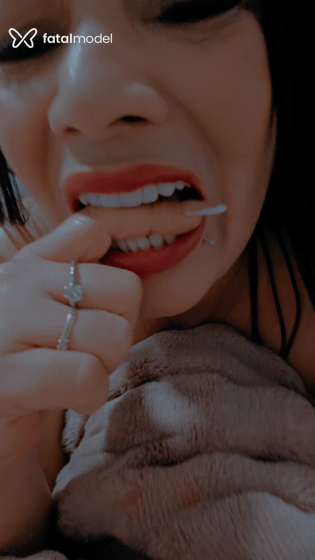 Acompanhante mulher morena (o) de olhos pretos - SILVANA MAmasita