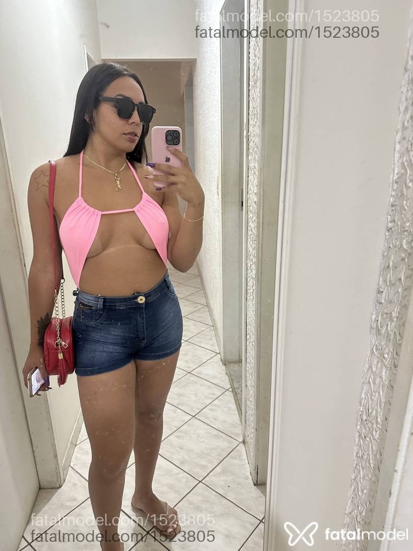 Acompanhante mulher trans com cabelo castanho de olhos castanhos - Paulina Lopes