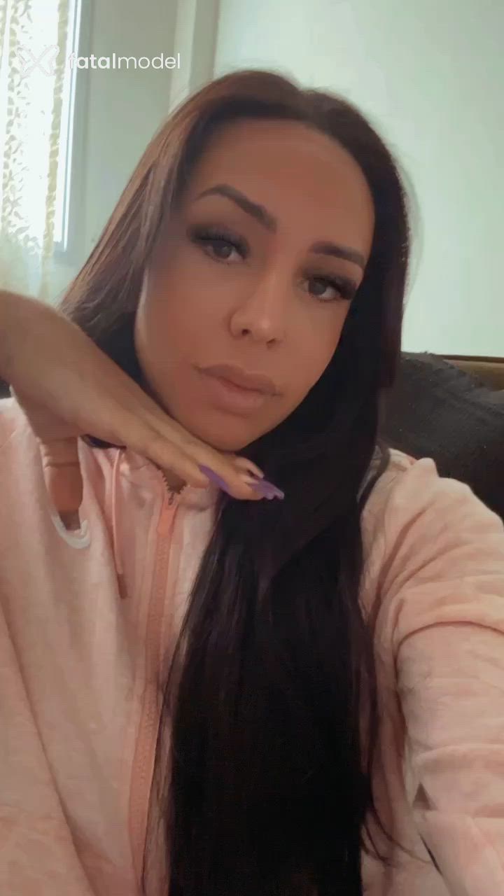 Acompanhante mulher trans com cabelo castanho de olhos castanhos - Paulina Lopes