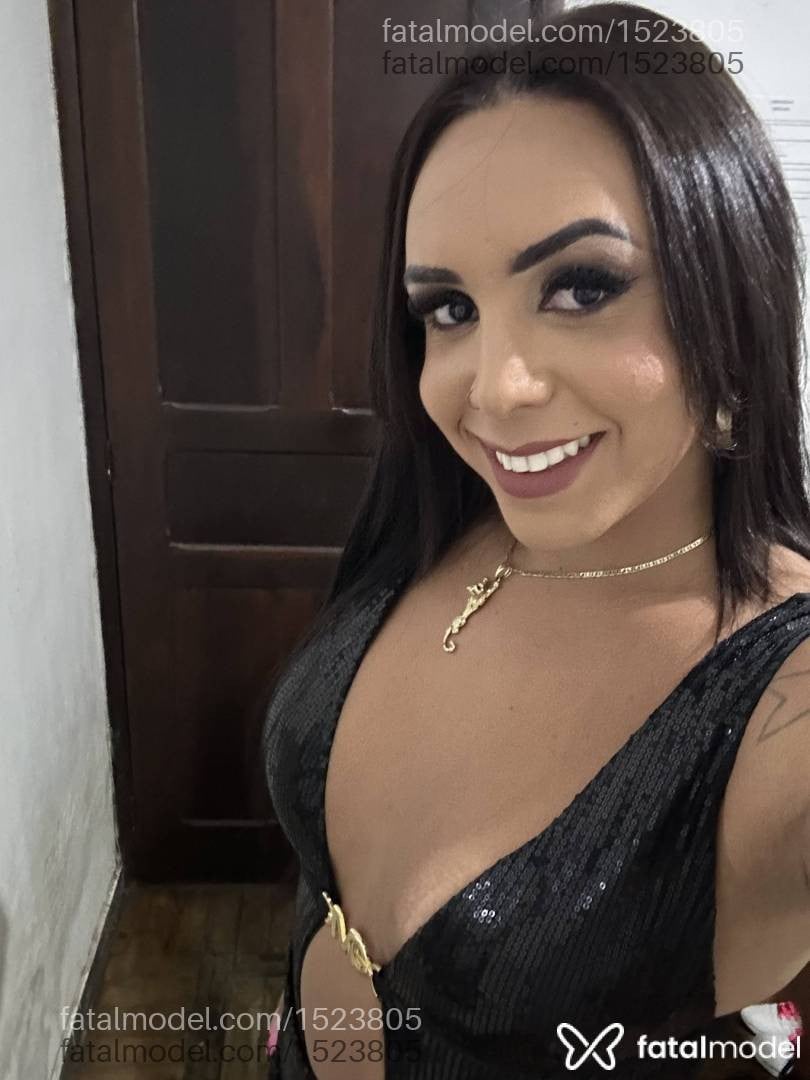 Acompanhante mulher trans com cabelo castanho de olhos castanhos em Colatina Acompanhante mulher trans com cabelo castanho de olhos castanhos em Colatina - Paulina Lopes