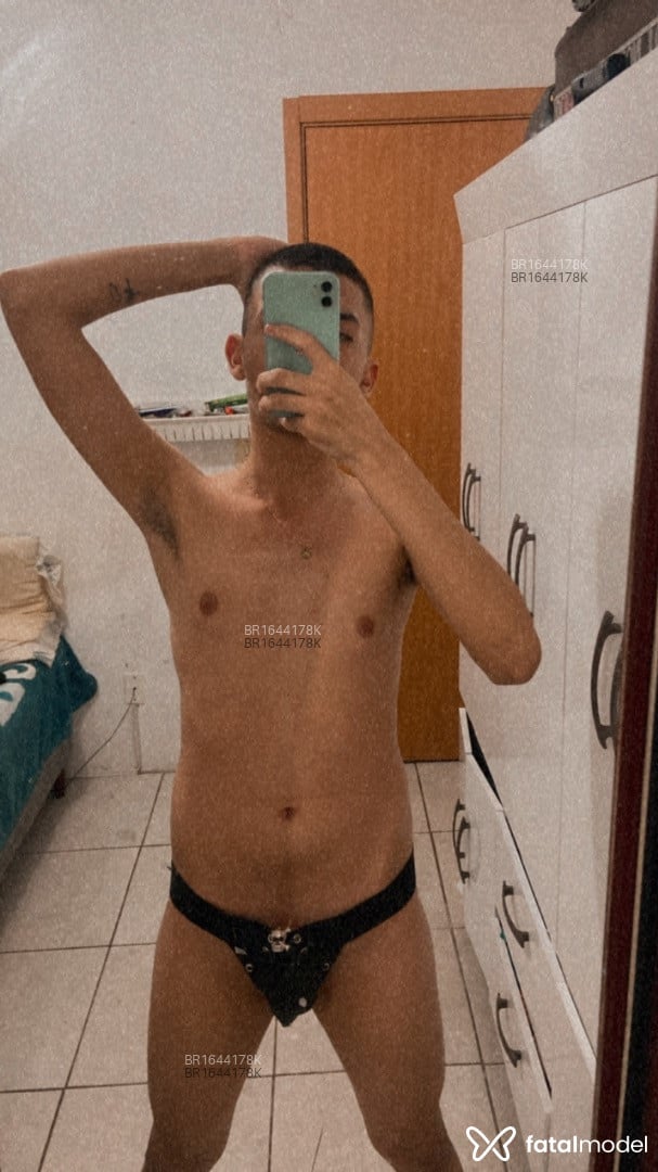 Acompanhante homem morena (o) de olhos pretos - NovinhoRS Acompanhante homem morena (o) de olhos pretos - NovinhoRS