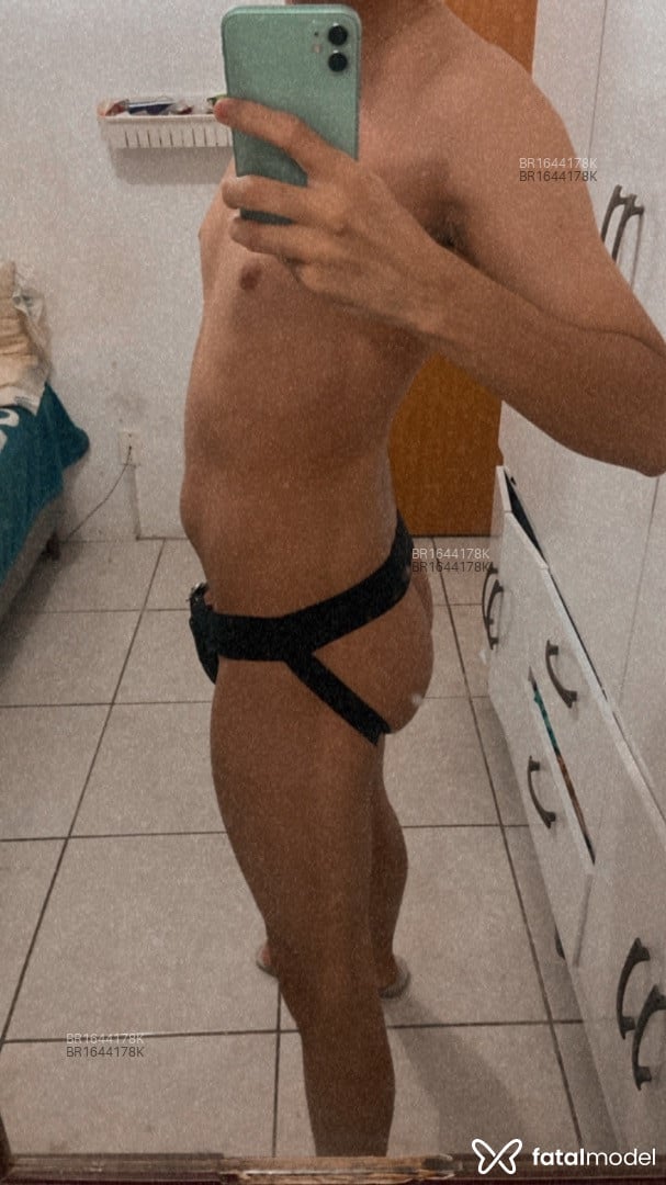 Acompanhante homem morena (o) de olhos pretos - NovinhoRS Acompanhante homem morena (o) de olhos pretos - NovinhoRS