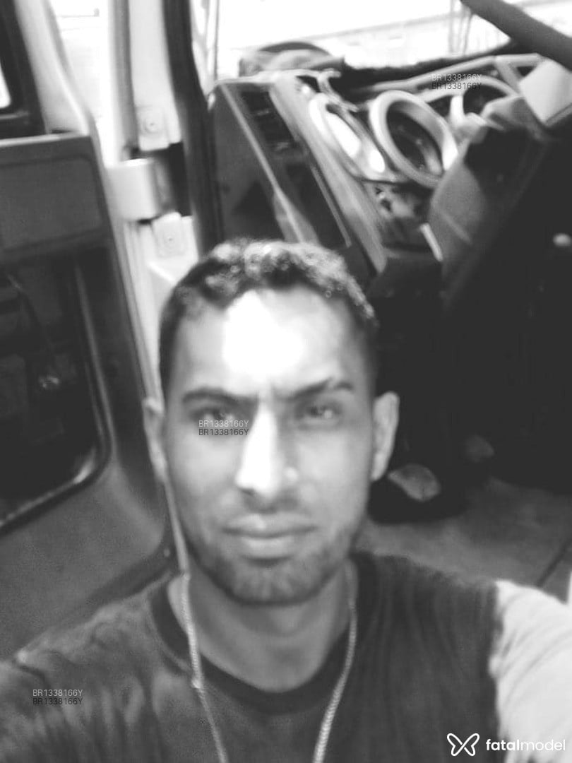 Acompanhante homem morena (o) de olhos castanhos em Paranaíba Acompanhante homem morena (o) de olhos castanhos em Paranaíba - Nilo