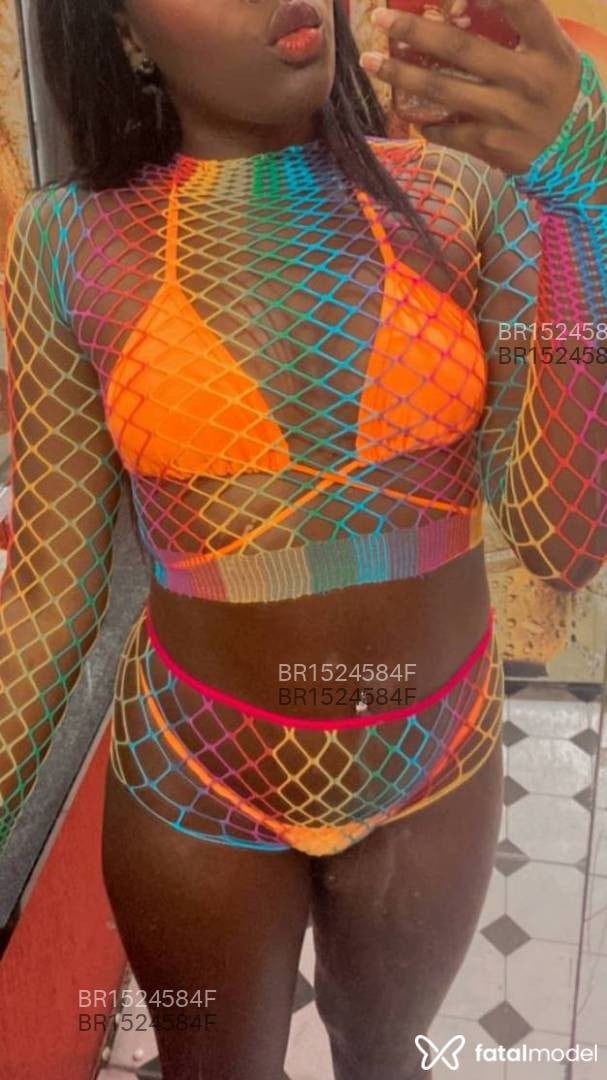 Acompanhante mulher com cabelo castanho de olhos castanhos em São Paulo Acompanhante mulher com cabelo castanho de olhos castanhos em São Paulo - Tossan