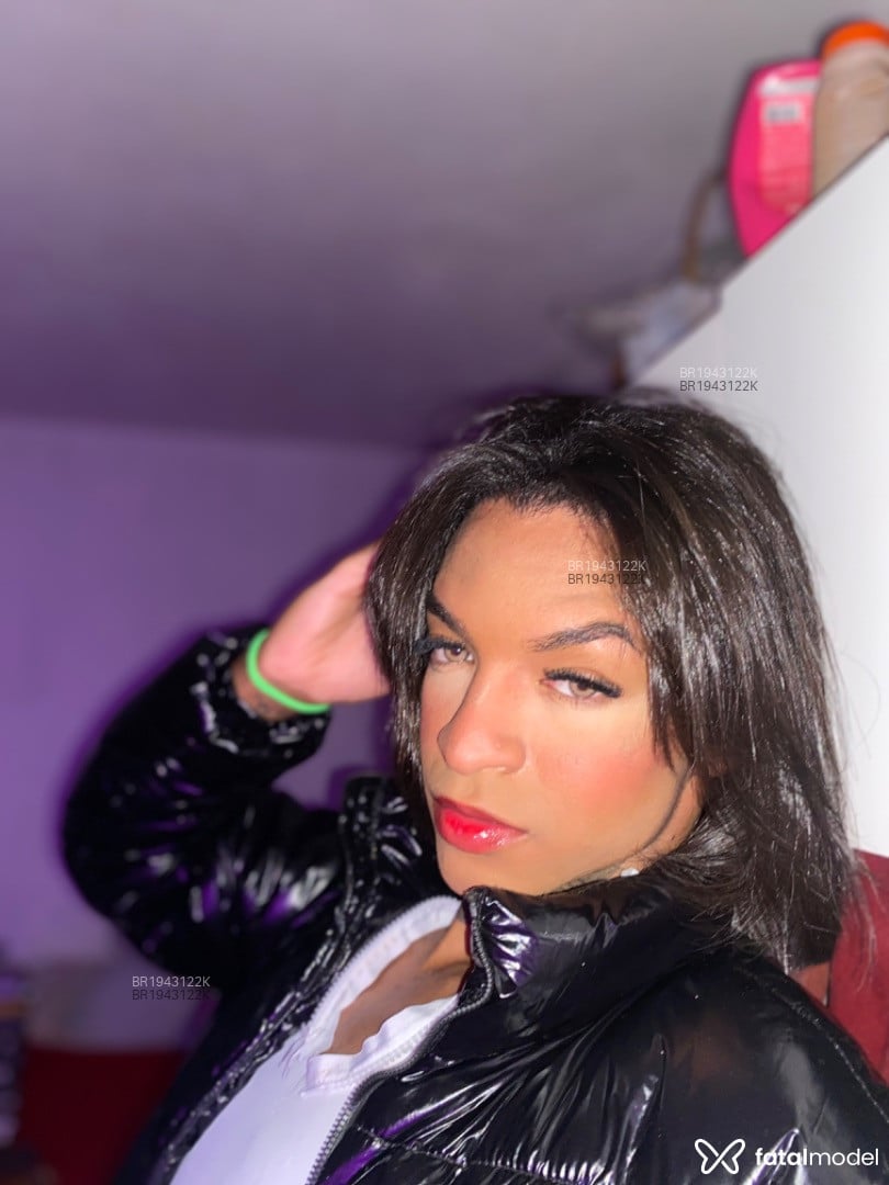 Acompanhante mulher trans com cabelo castanho de olhos castanhos - Jhooow Acompanhante mulher trans com cabelo castanho de olhos castanhos - Jhooow