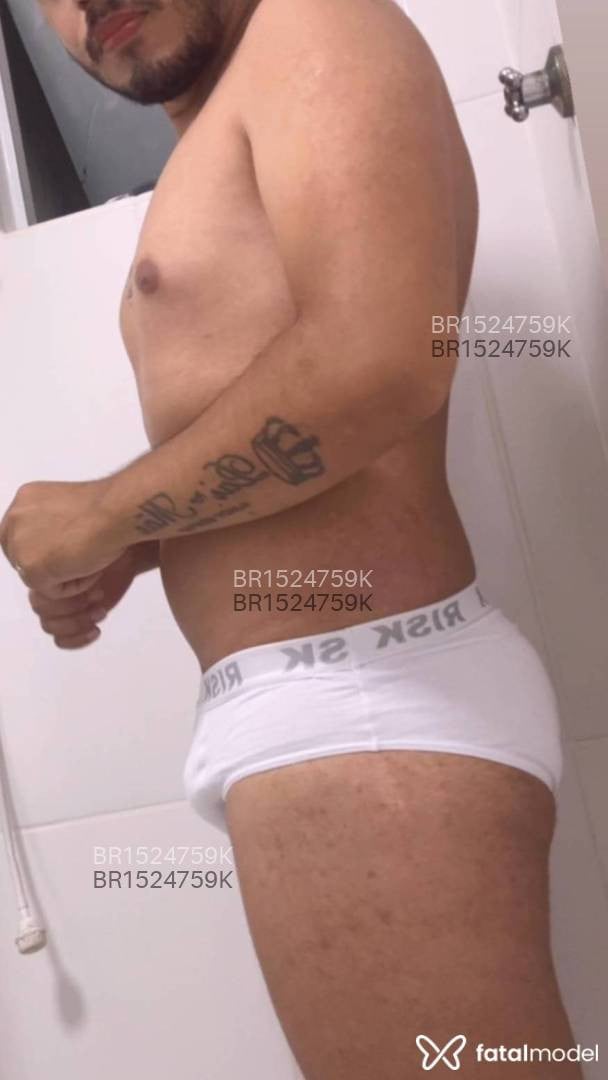 Acompanhante homem com cabelo castanho de olhos pretos - Enzo Gabriel Acompanhante homem com cabelo castanho de olhos pretos - Enzo Gabriel