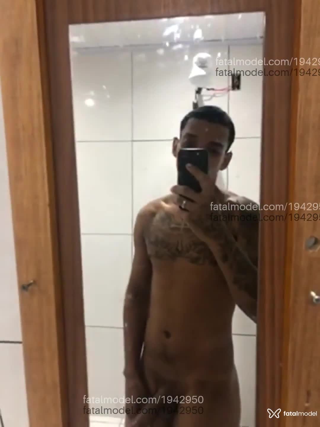 Acompanhante homem morena (o) de olhos castanhos em Duque de Caxias - Pertinho