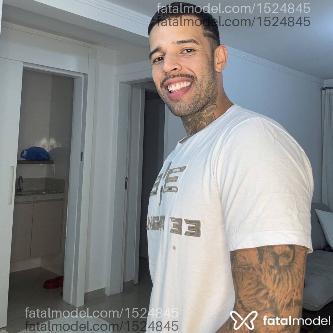 Acompanhante homem morena (o) de olhos castanhos em Balneário Camboriú Acompanhante homem morena (o) de olhos castanhos em Balneário Camboriú - Matteo Campello