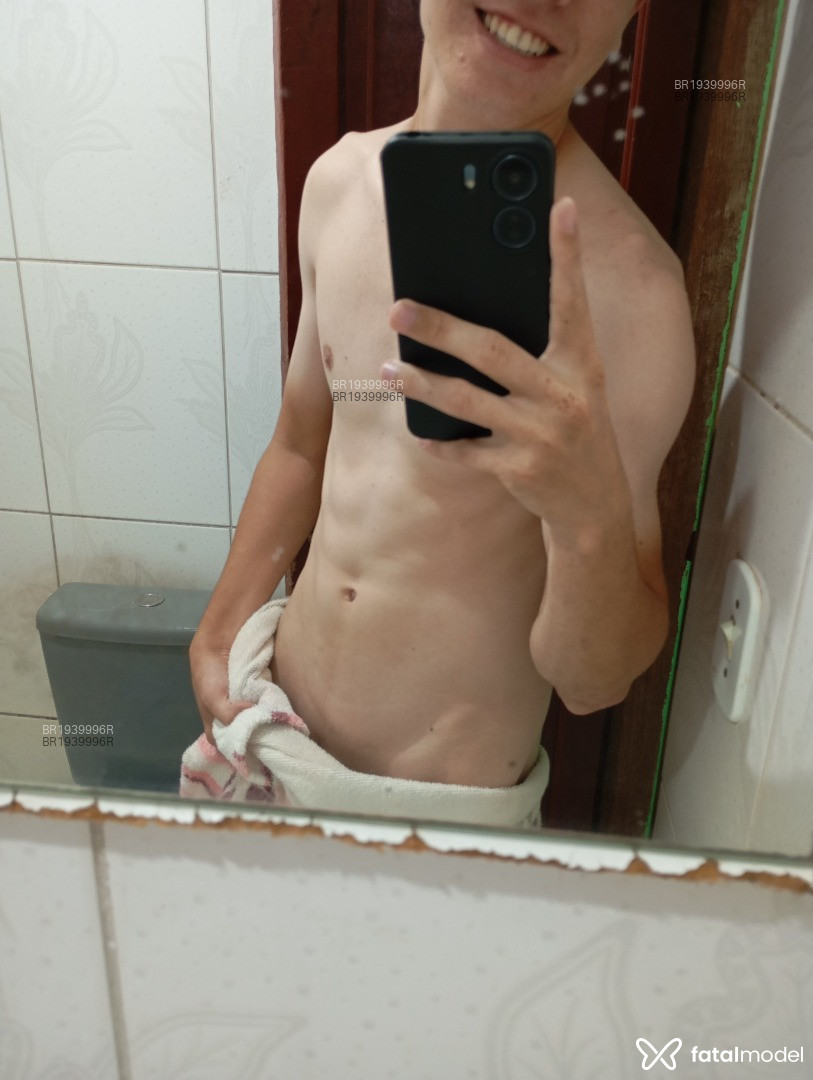 Acompanhante homem com cabelo castanho de olhos verdes em Ouro Preto do Oeste - Samuel