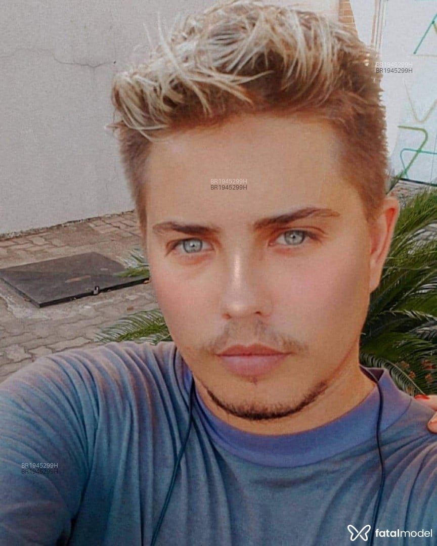 Acompanhante homem loira (o) de olhos azuis em Virtual - Mell