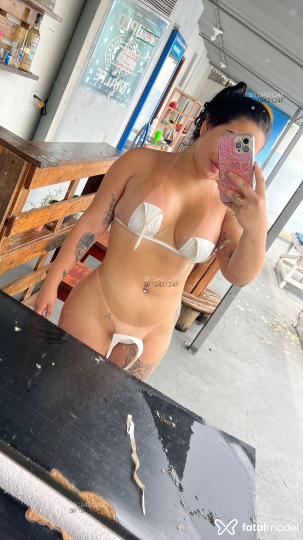 Acompanhante mulher com cabelo castanho de olhos castanhos em Curitiba - Clara Oliveira