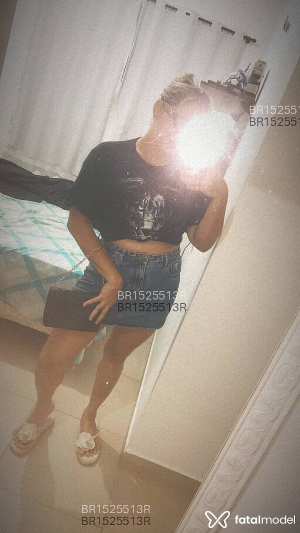 Acompanhante mulher loira (o) de olhos mel em Virtual - Pérola