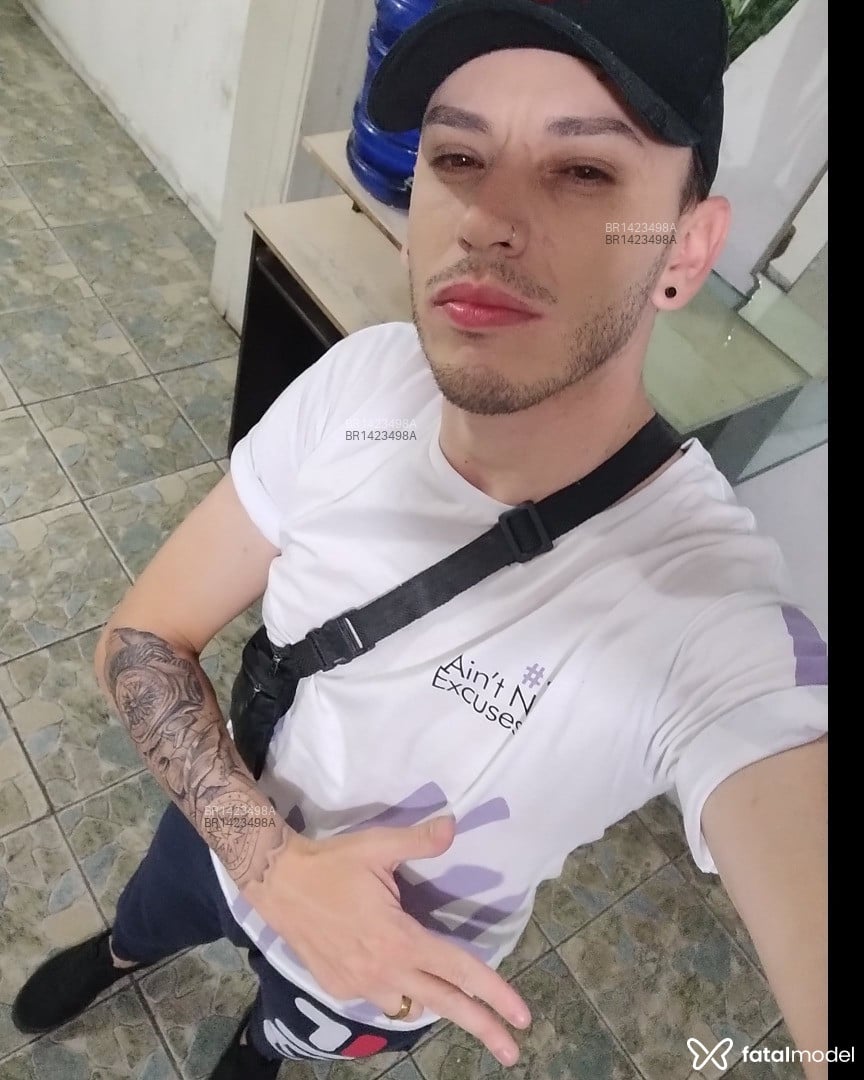 Acompanhante homem com cabelo castanho de olhos castanhos em Curitiba - Diego
