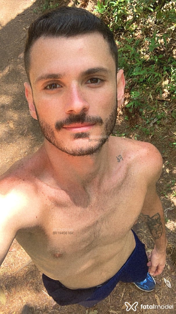 Acompanhante homem com cabelo castanho de olhos castanhos em Campinas - Caio Augusto
