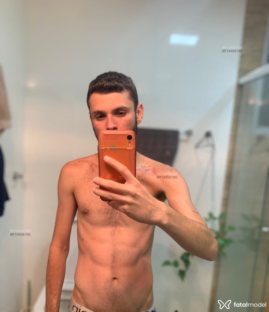 Acompanhante homem com cabelo castanho de olhos castanhos em Campinas - Caio Augusto