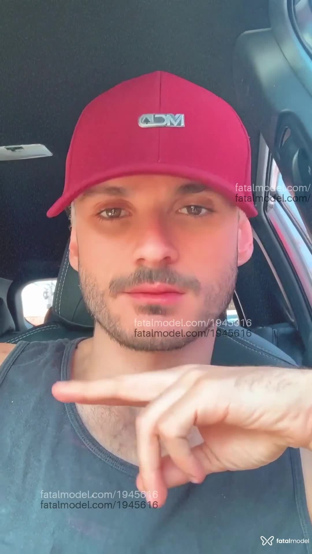 Acompanhante homem com cabelo castanho de olhos castanhos em Campinas - Caio Augusto