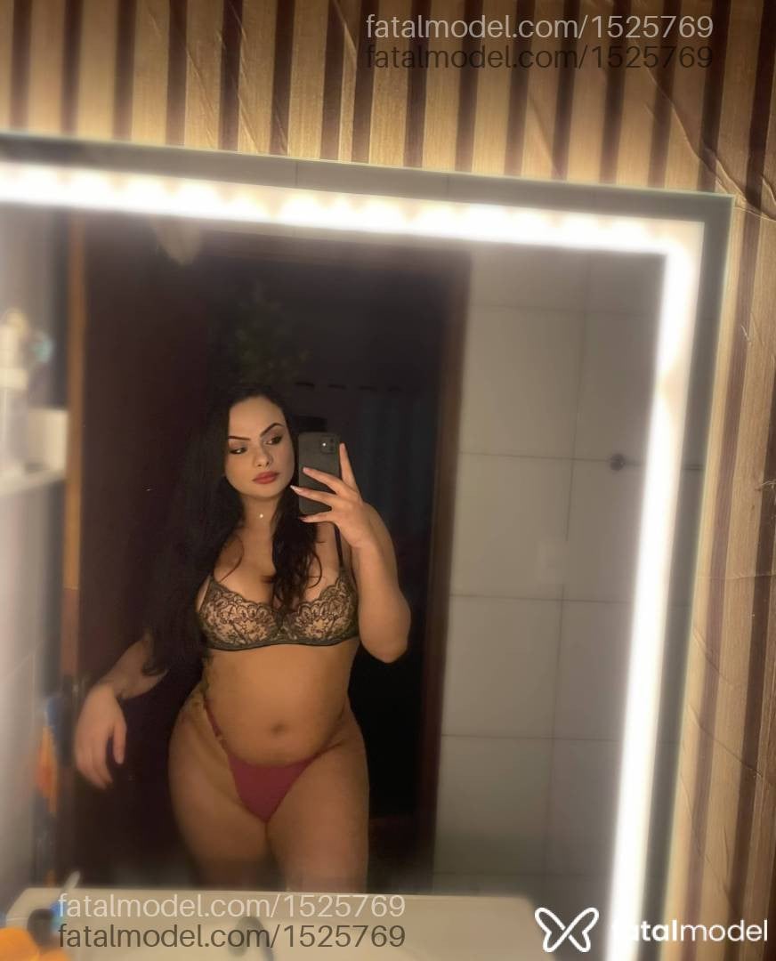 Acompanhante mulher trans com cabelo castanho de olhos castanhos em Barbacena - LANA LUZ