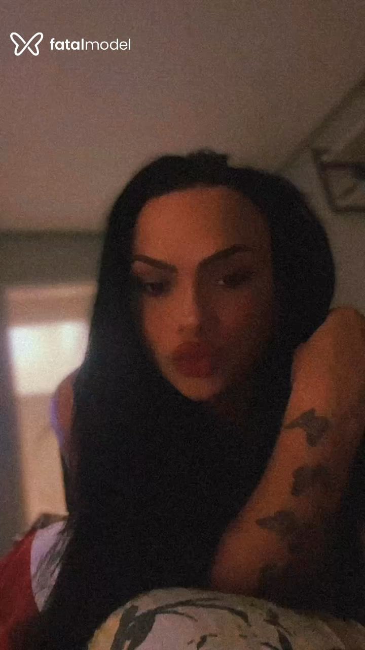 Acompanhante mulher trans com cabelo castanho de olhos castanhos - LANA LUZ Acompanhante mulher trans com cabelo castanho de olhos castanhos - LANA LUZ