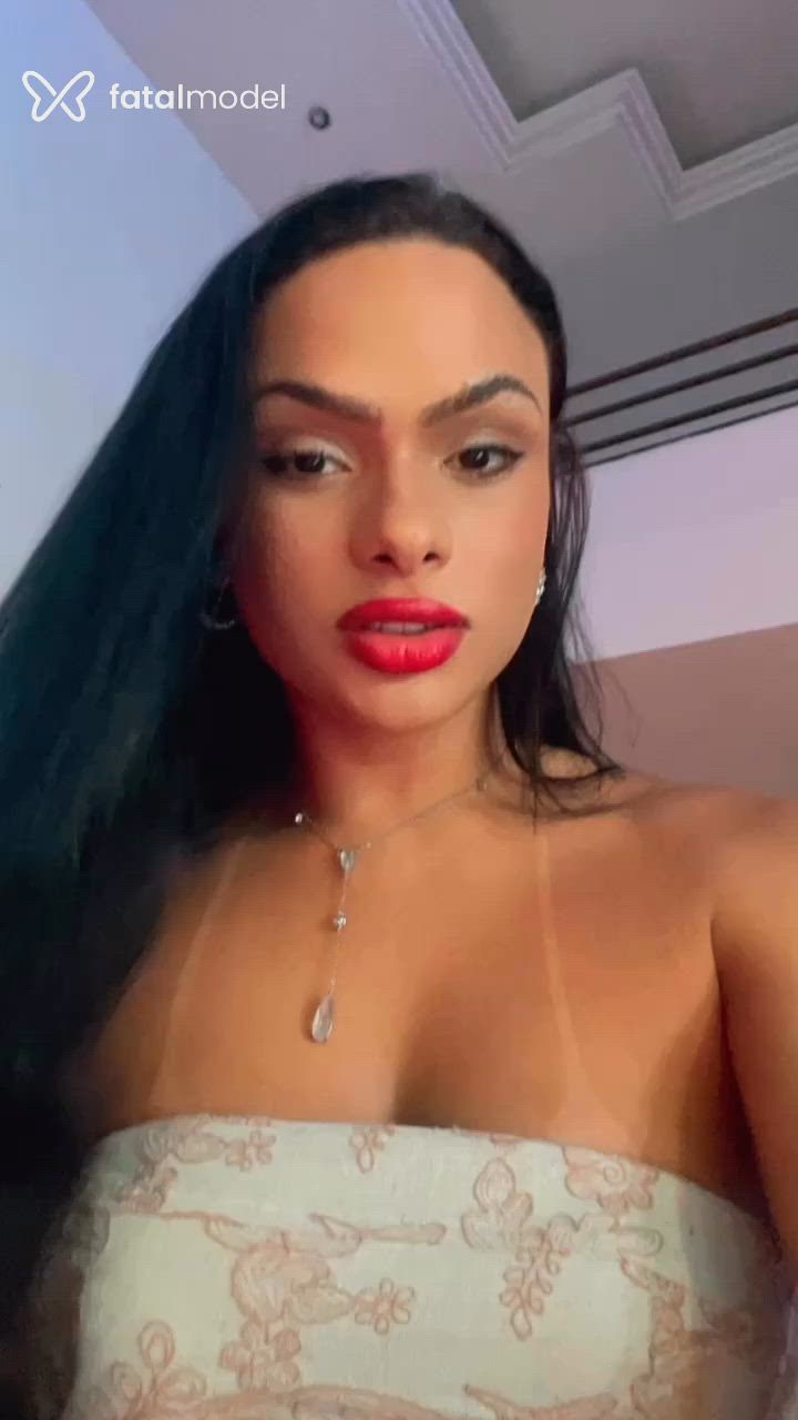 Acompanhante mulher trans com cabelo castanho de olhos castanhos - LANA LUZ Acompanhante mulher trans com cabelo castanho de olhos castanhos - LANA LUZ