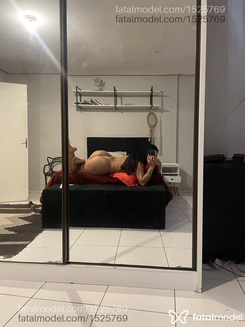 Acompanhante mulher trans com cabelo castanho de olhos castanhos - LANA LUZ