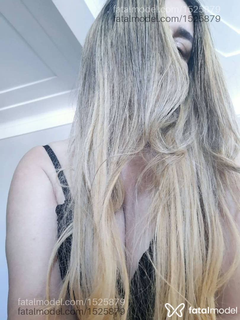 Acompanhante mulher loira (o) de olhos castanhos - LUNA FRATESKI