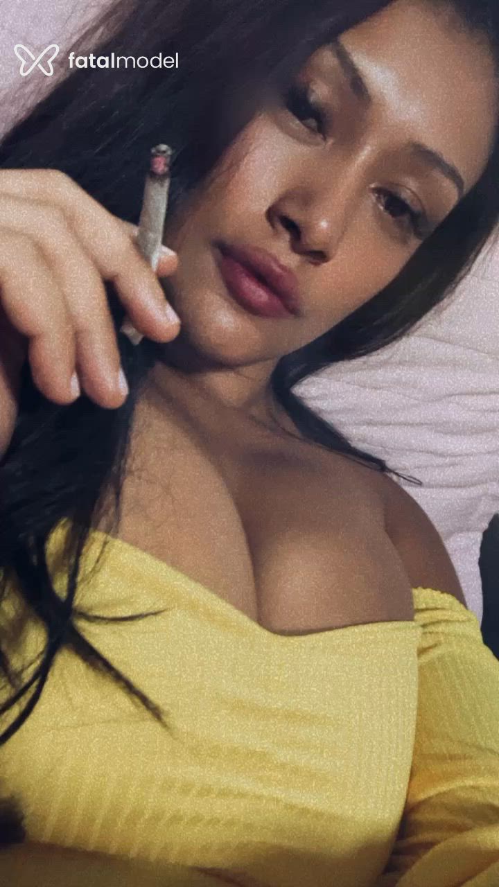 Acompanhante mulher morena (o) de olhos pretos - carol