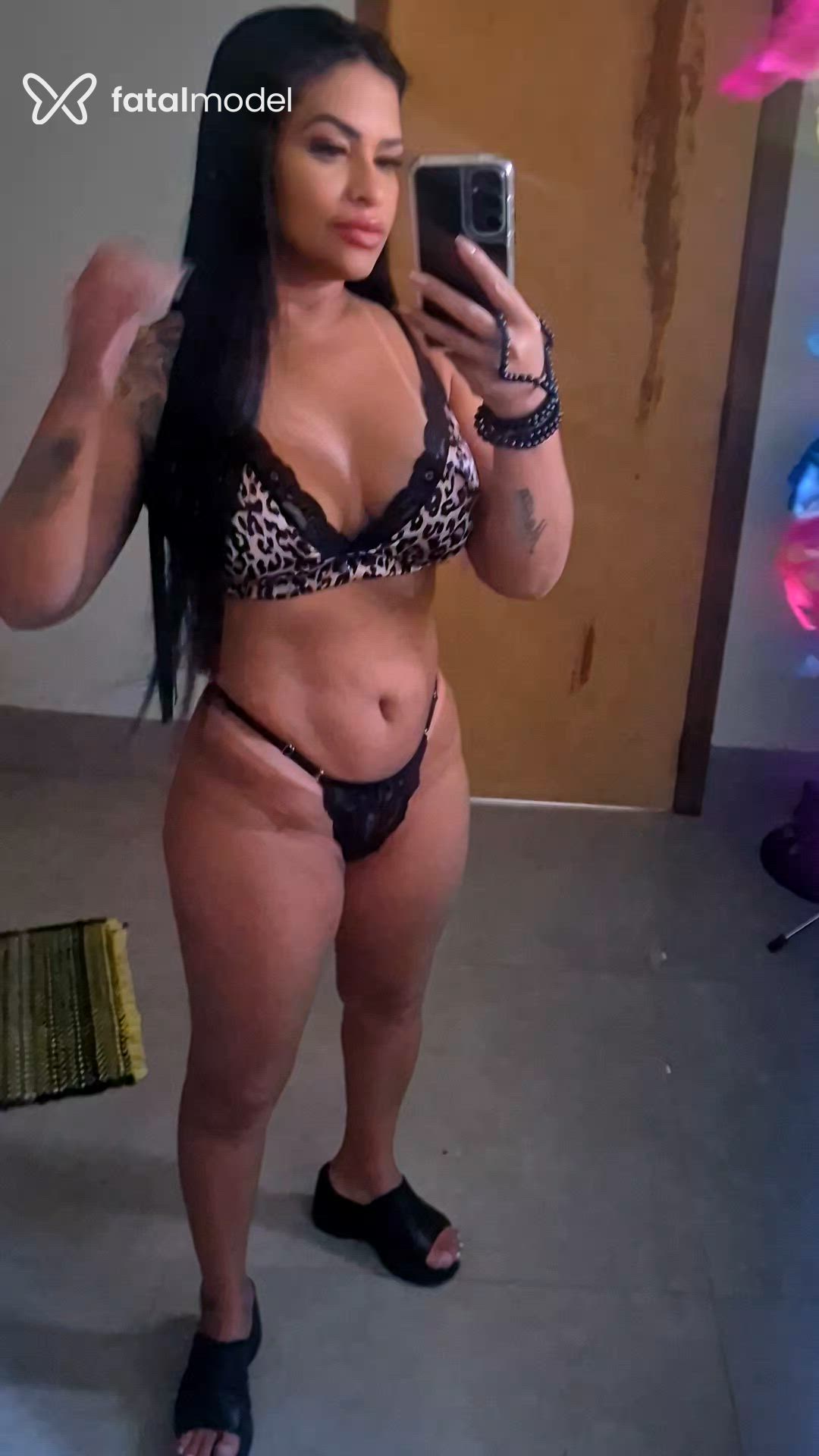 Acompanhante mulher morena (o) de olhos castanhos - Letícia Lins