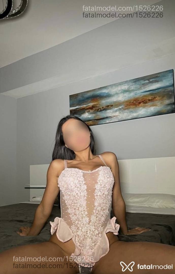 Acompanhante mulher com cabelo castanho de olhos castanhos - Ravilla Lins