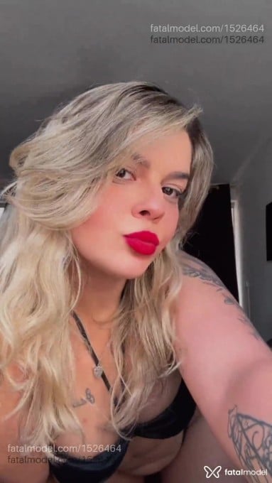 Acompanhante mulher loira (o) de olhos castanhos em Limeira - Mel Lima