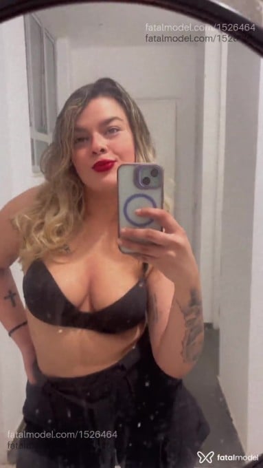 Acompanhante mulher loira (o) de olhos castanhos em Limeira - Mel Lima