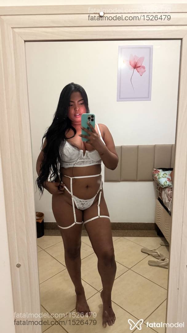 Acompanhante mulher morena (o) de olhos pretos - Larah tavares