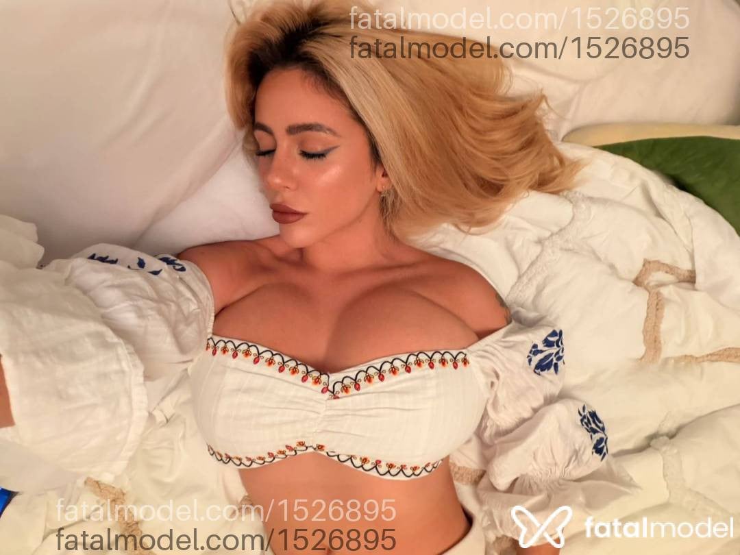 Acompanhante mulher loira (o) de olhos castanhos - Gabi Videla