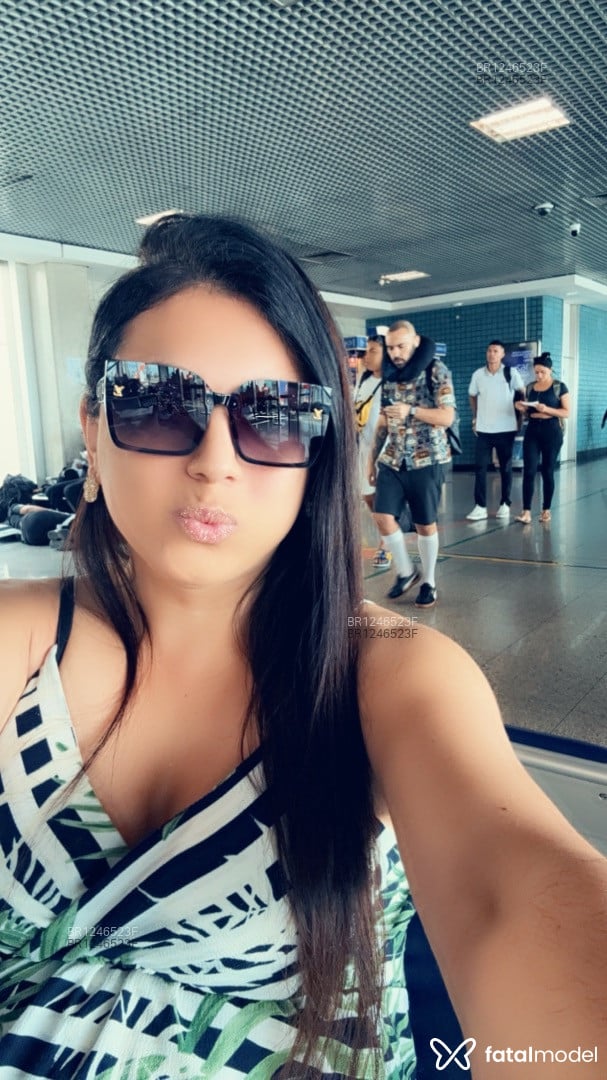 Acompanhante travesti com cabelo castanho de olhos castanhos em Balneário Camboriú - Giovanna Kairós