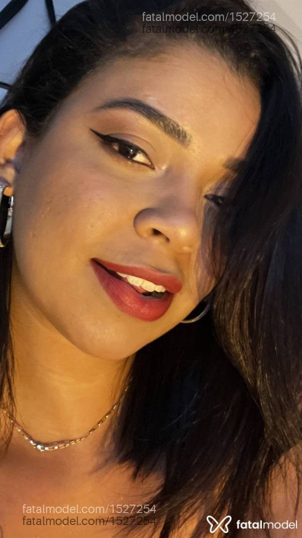 Acompanhante mulher morena (o) de olhos castanhos - May
