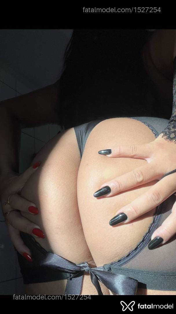 Acompanhante mulher morena (o) de olhos castanhos - May