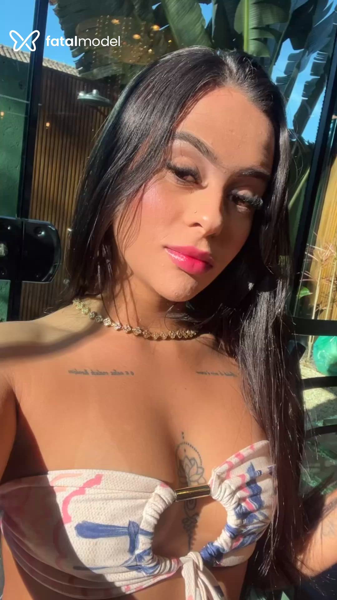 Acompanhante mulher morena (o) de olhos castanhos - Elaine Crys