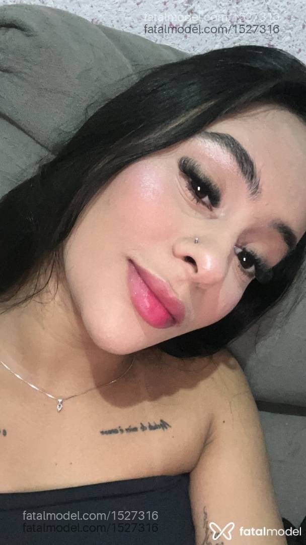 Acompanhante mulher morena (o) de olhos castanhos - Elaine Crys