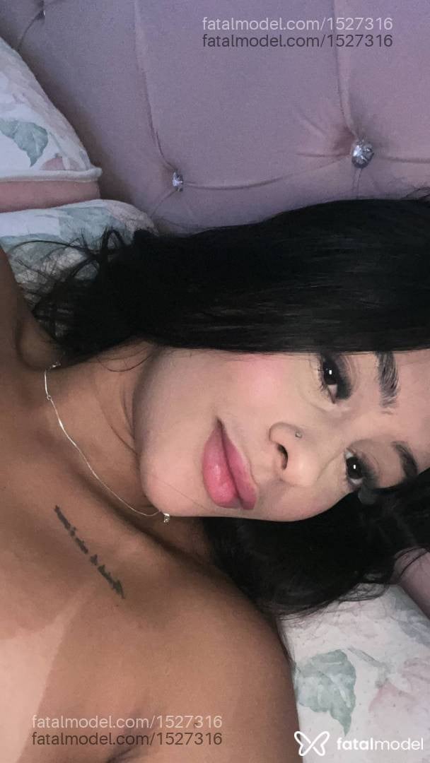 Acompanhante mulher morena (o) de olhos castanhos em Balneário Camboriú - Elaine Crys