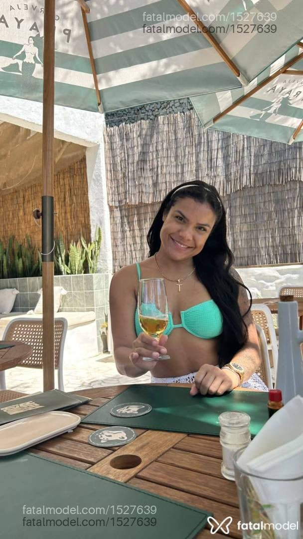 Acompanhante mulher com cabelo castanho de olhos pretos - Luiza medina