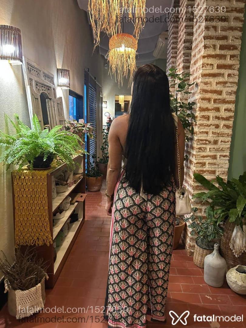 Acompanhante mulher com cabelo castanho de olhos pretos - Luiza medina