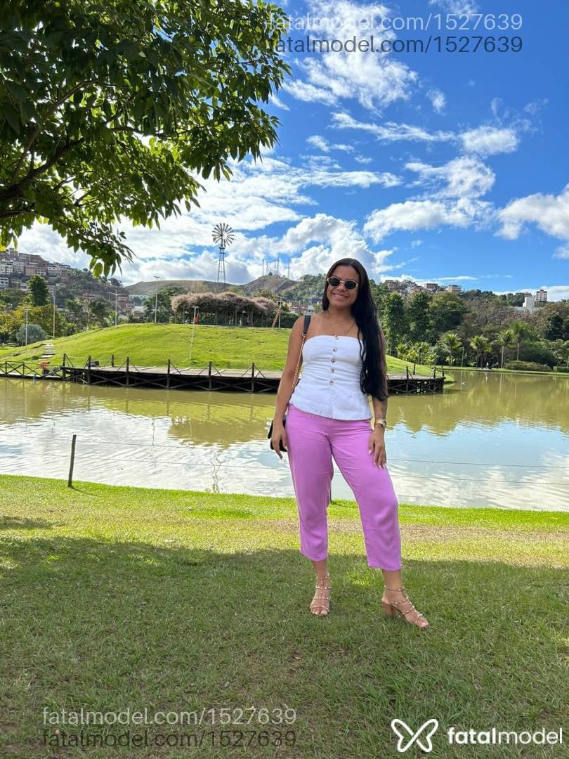 Acompanhante mulher com cabelo castanho de olhos pretos - Luiza medina