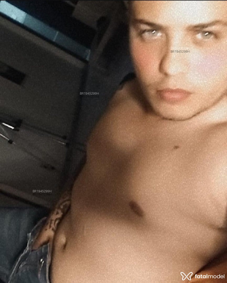 Acompanhante homem loira (o) de olhos azuis em Virtual - Mell